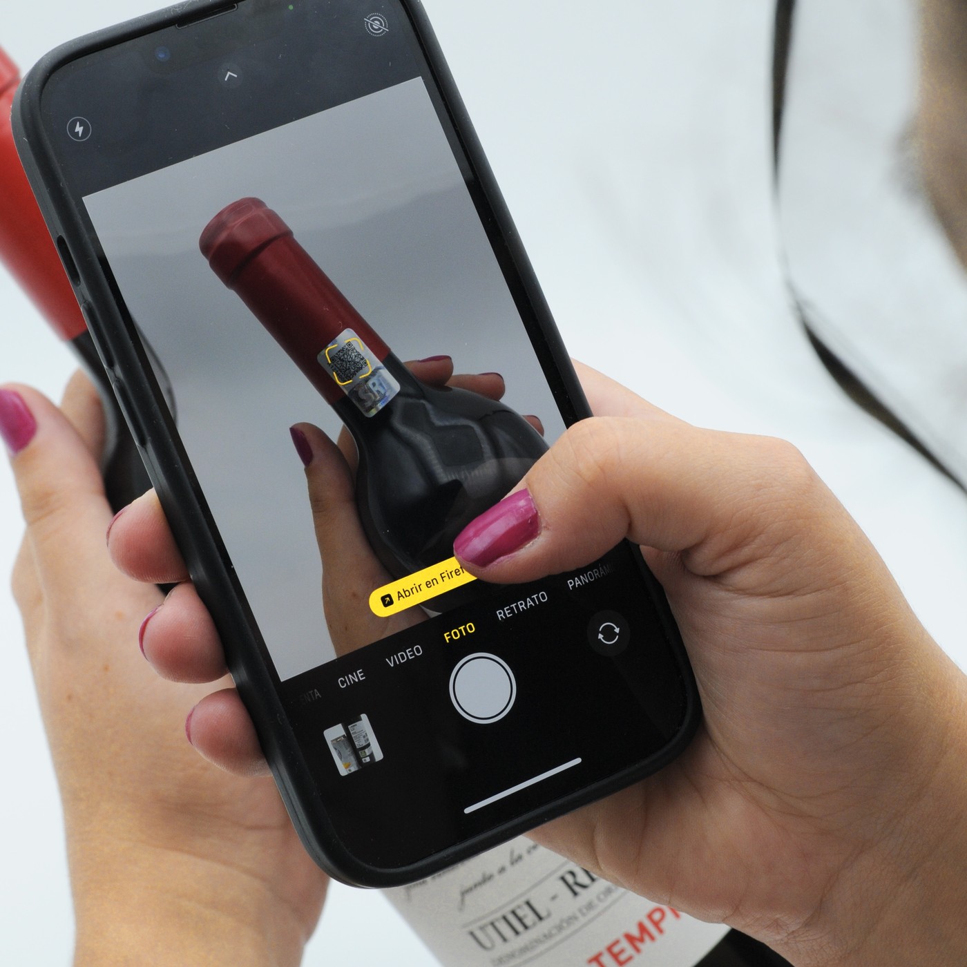 Lectura del código QR de un sello fiscal GENCO con un teléfono celular